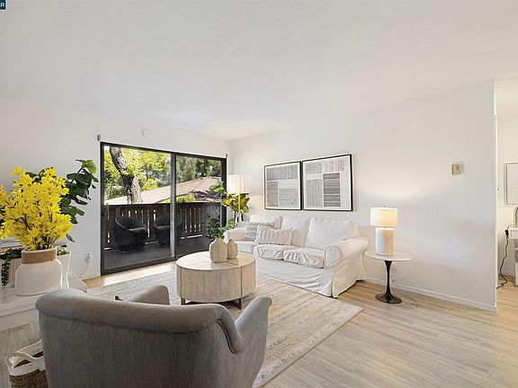 4th image of 101 Kinross Dr APT 9