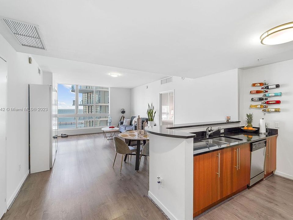 1st image of 300 S Biscayne Blvd APT 1706