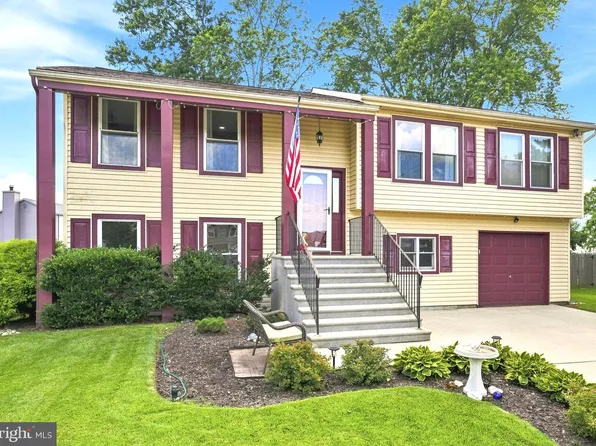 405 Jennifer Ln, Williamstown, NJ 08094