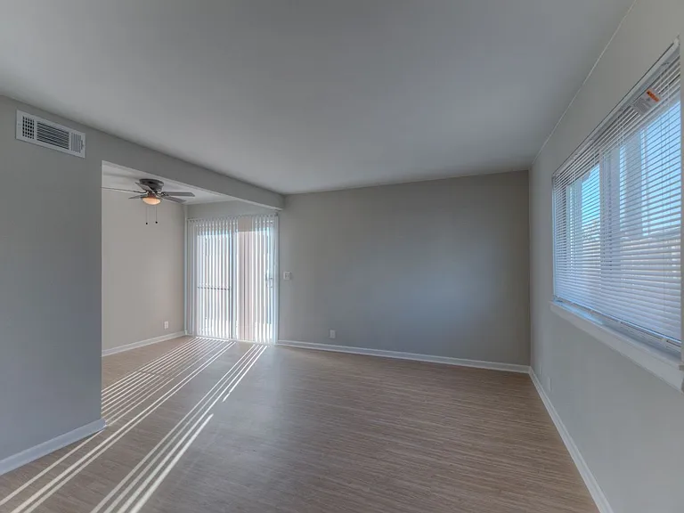 Windsor Village Townhomes — Photo 8
