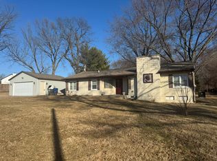 1311 Devils Glen Rd, Bettendorf, IA 52722