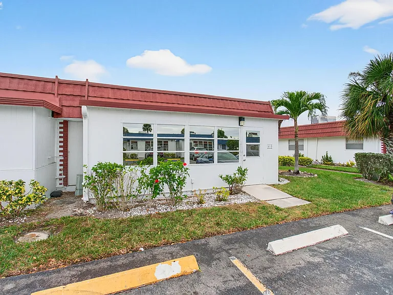 213 Waterford Cir #I — Photo 45