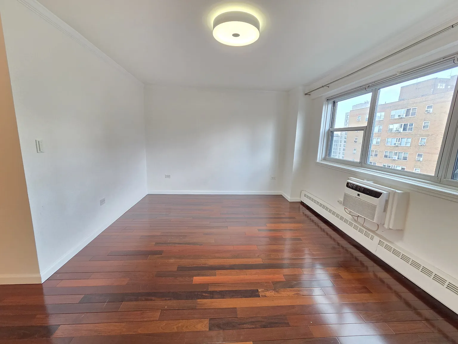 122 Ashland Place — Photo 3