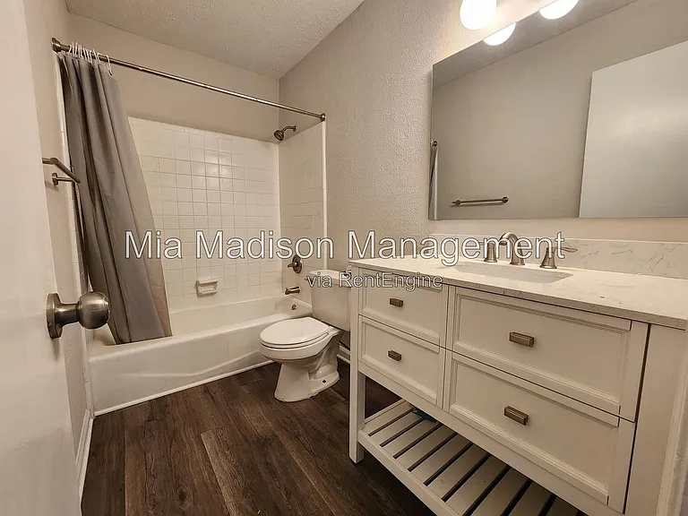 111 E Mell St #16 — Photo 10