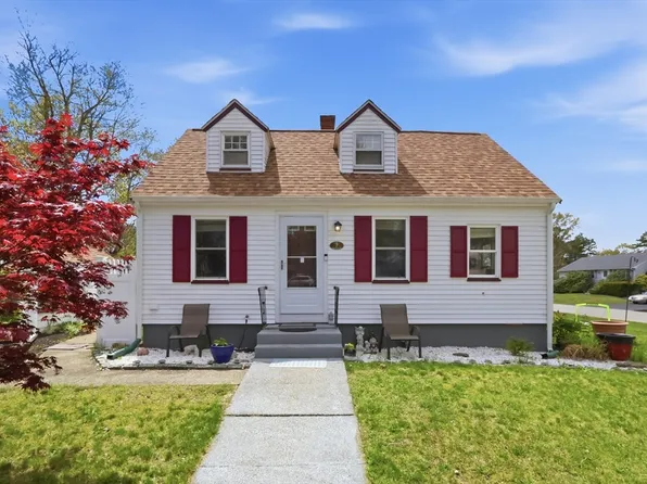 7 Highland Bay Dr, Wareham, MA 02571