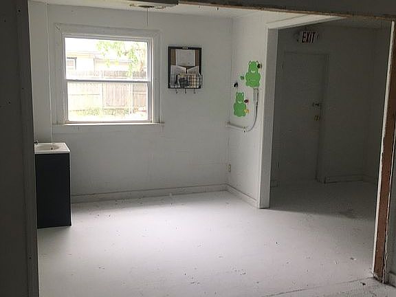 3rd image of 203 W Lincoln Ave