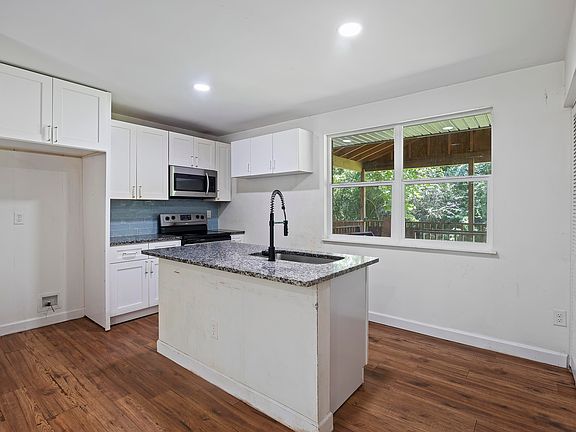 5th image of 227 Tupperway Dr