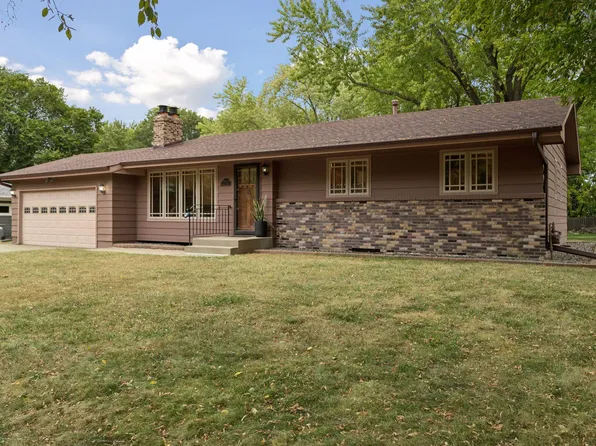 18910 Harrogate Dr, Eden Prairie, MN 55346