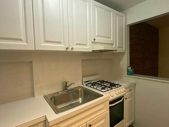 4th image of 189 E 93rd St #C1