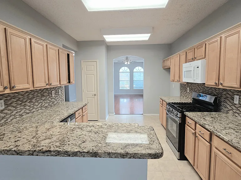 12783 Honey Locust Cir — Photo 5