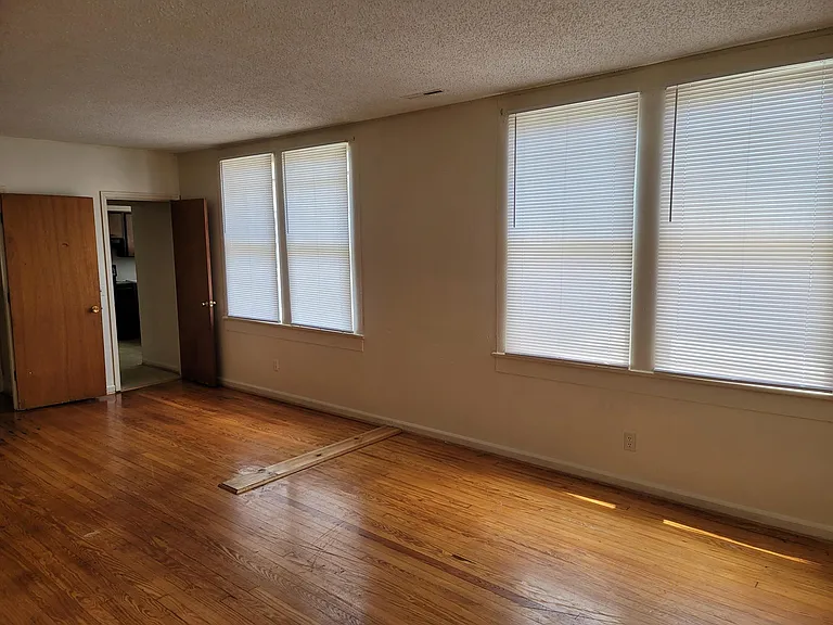 448 W Railroad Ave — Photo 5