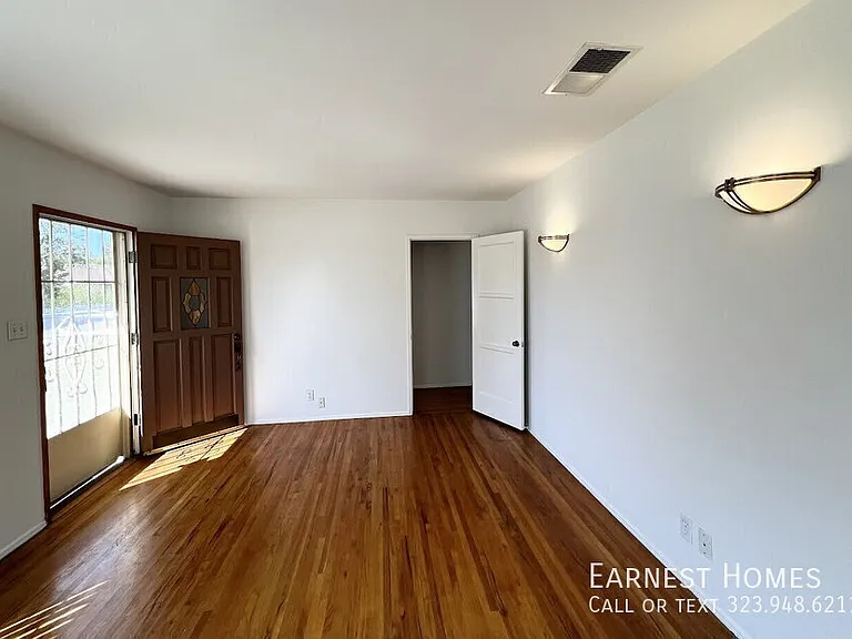 14013 Addison St — Photo 2