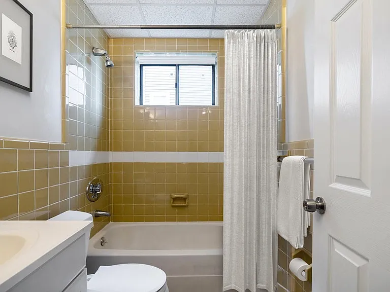 33 Middle St #4 — Photo 3