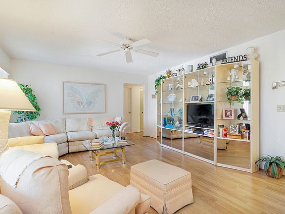 2nd image of 512 Shady Pine Way #A2