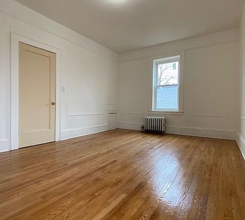 4th image of 490 Tremont Ave