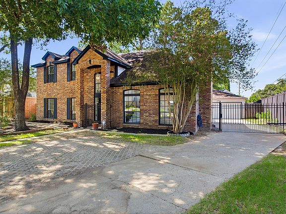 3rd image of 18319 Oakhampton Dr