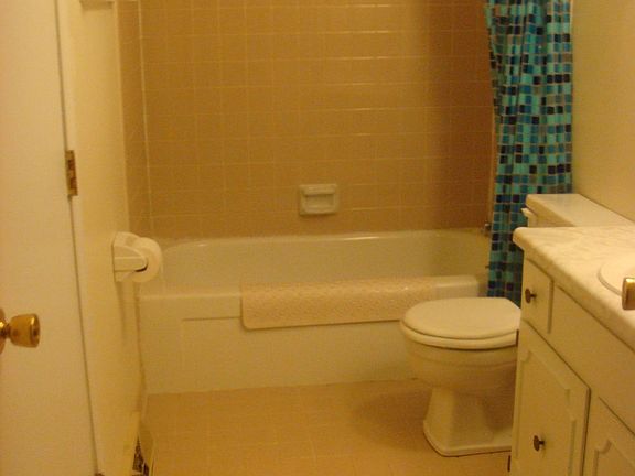Full bath upstairs