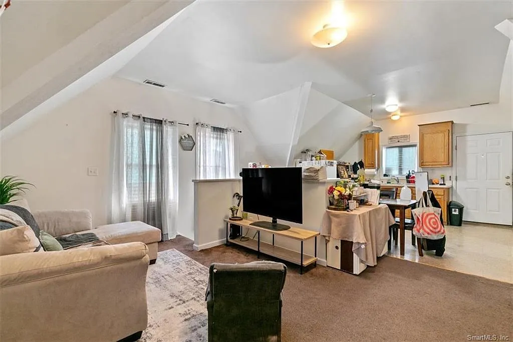 2 bed, $1,800 — Photo 2