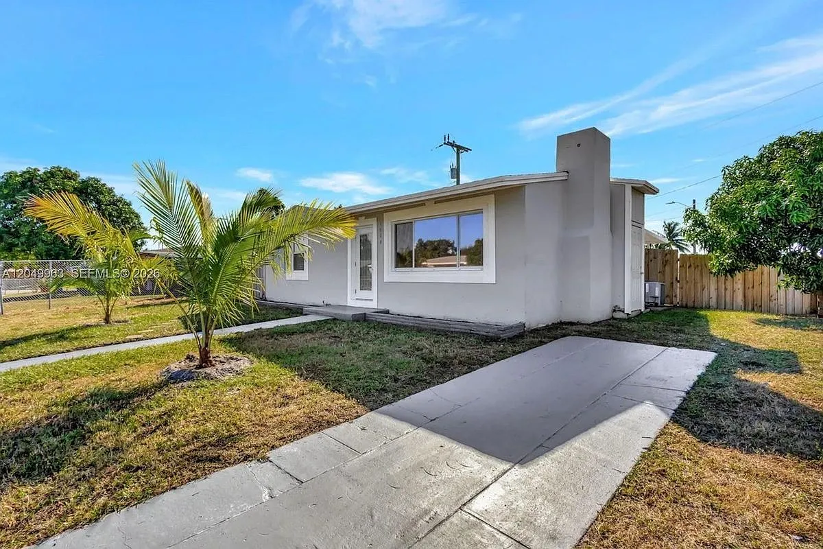 3 bed, 1.0 bath, 936 sqft, $2,800 — Photo 2