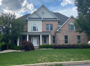 2 Somerset Close #L-60, Moosic, PA 18507
