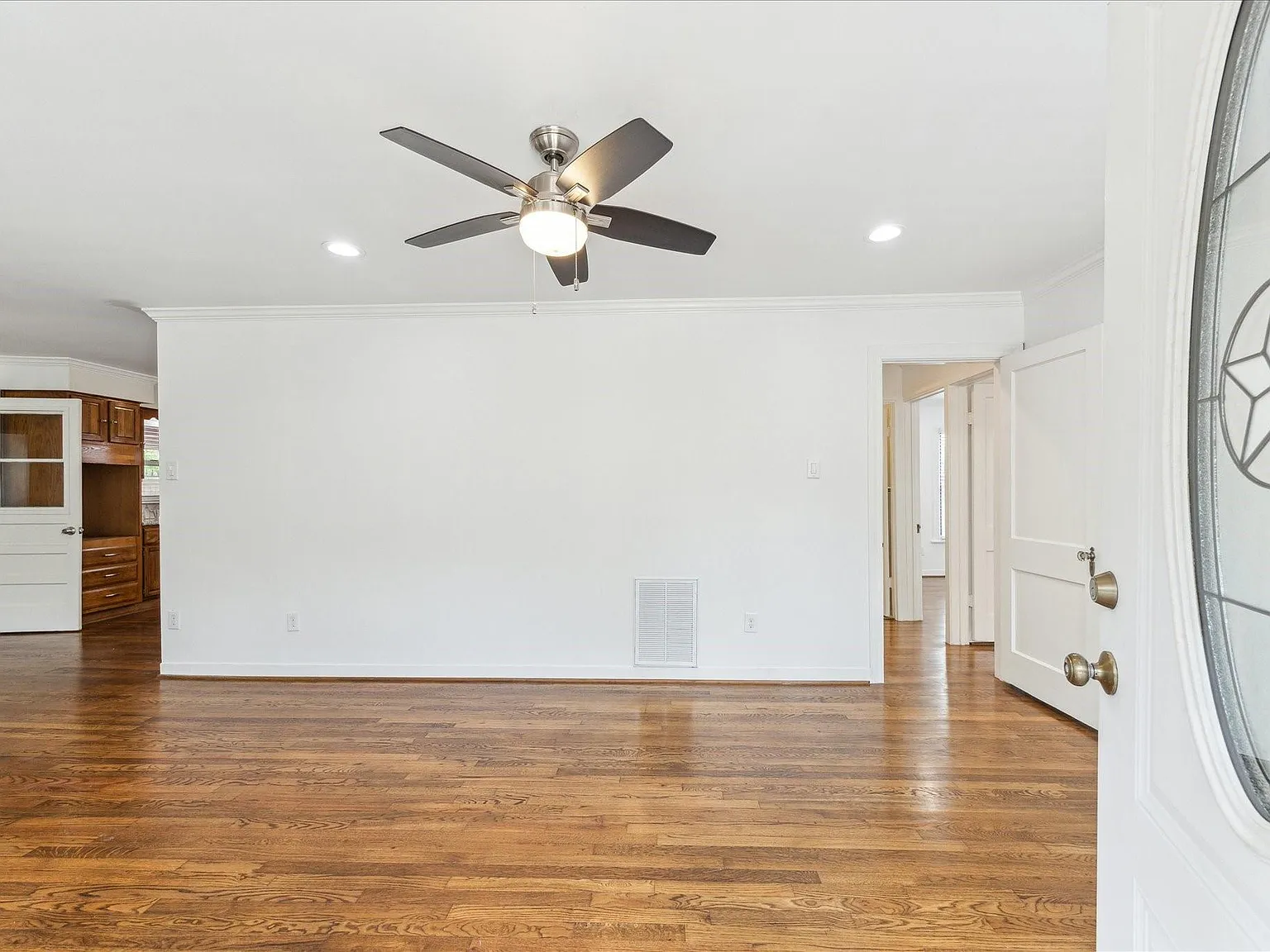 4 bed, 3.0 bath, 1820 sqft, $4,500 — Photo 3