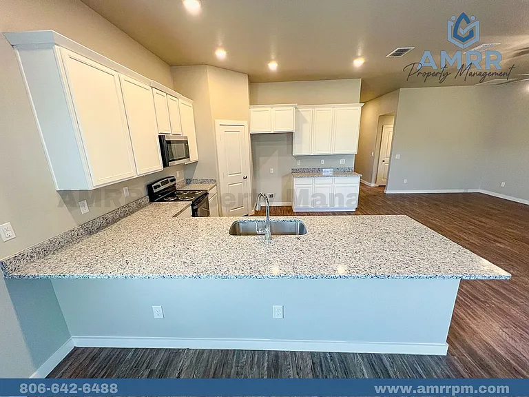 2030 Kenwood Ave — Photo 6