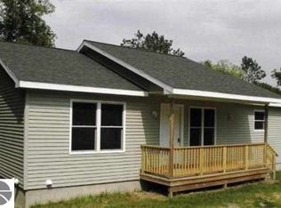 552 Crystal Ave, Frankfort, MI 49635