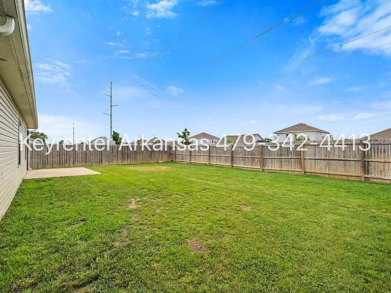 1600 Edinburgh Dr — Photo 28