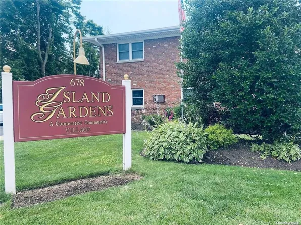 678 Fulton Street #V-8, Farmingdale, NY 11735
