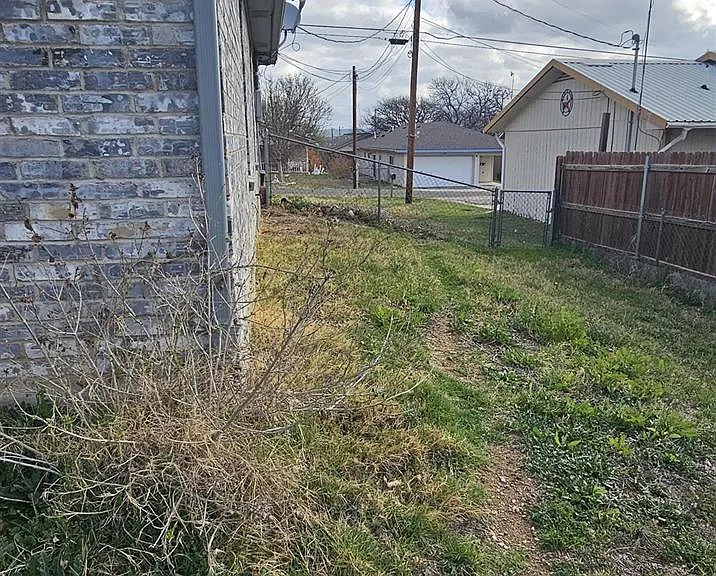 1731 Greenwood Ln — Photo 12