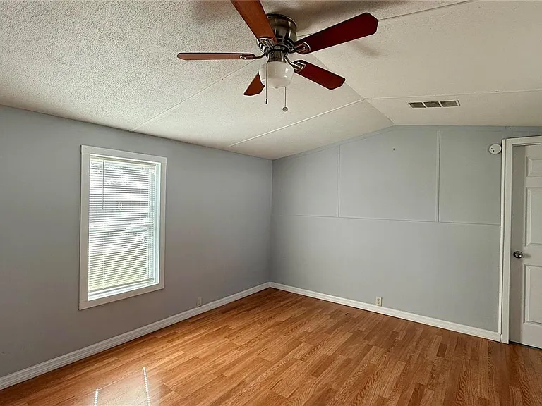 639 Ellison Pkwy — Photo 9