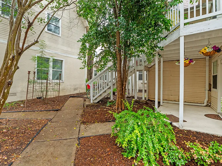 1110 W 22nd St #2 — Photo 22