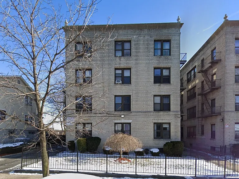 64 Locust Hill Ave — Photo 1