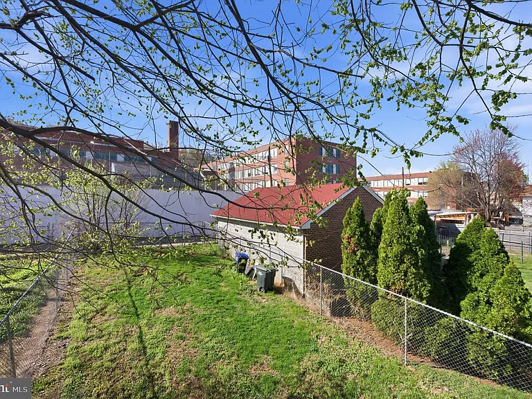 4029 Grant St NE — Photo 24