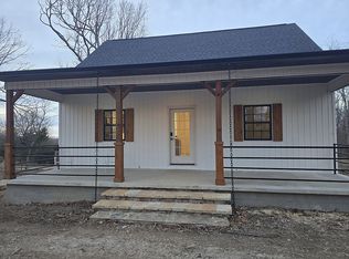 372 County Line Rd, Locust Grove, AR 72550