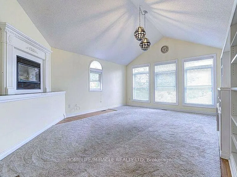 45 Sunley Cres — Photo 9