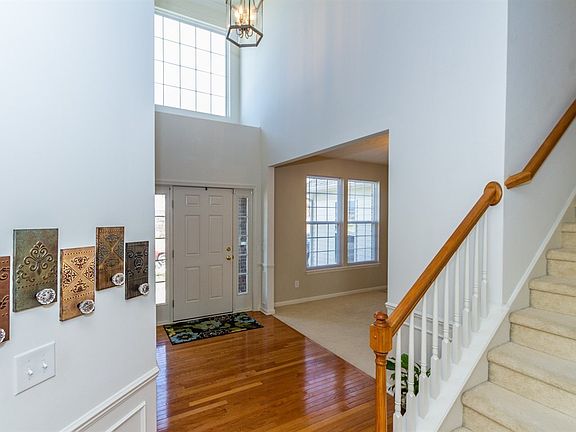 Spacious 2 story entry showcases gleaming hardwoods and lots of natural light!