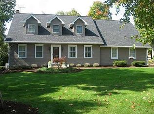 44 Old Hickory Ln, Grove City, PA 16127
