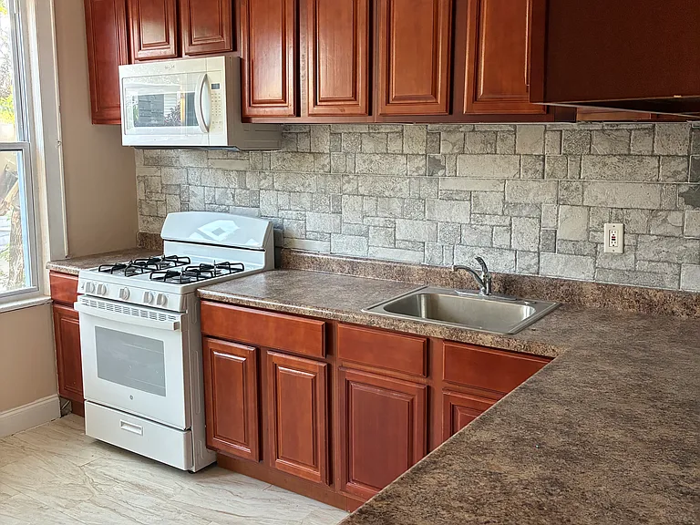 205 Winfield Ave #2 — Photo 18