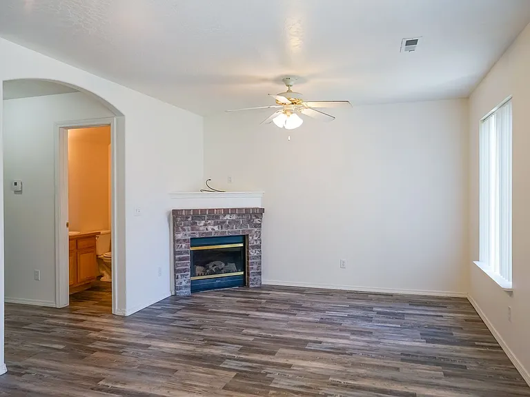 1505-1519 W Hyacinth Ln #D — Photo 10
