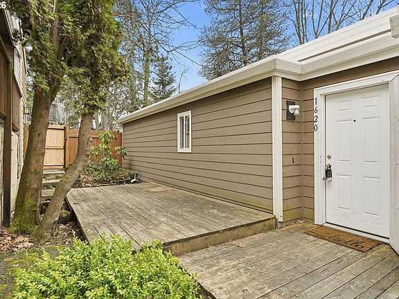 3rd image of 1620 Village Park Pl