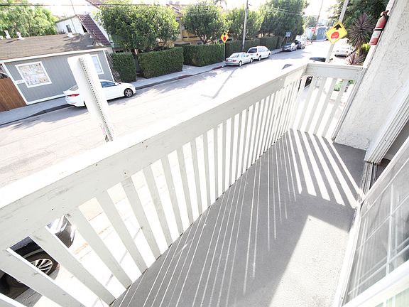 5th image of 415 N Venice Blvd APT 6