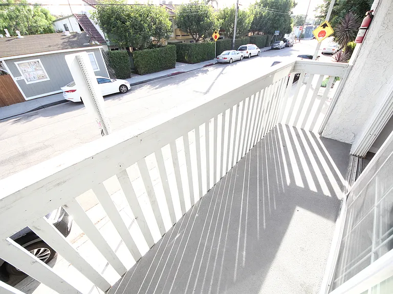 415 Venice Apartments — Photo 5