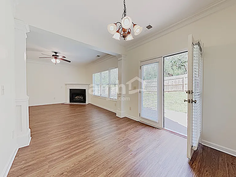 406 Sheila Way — Photo 4