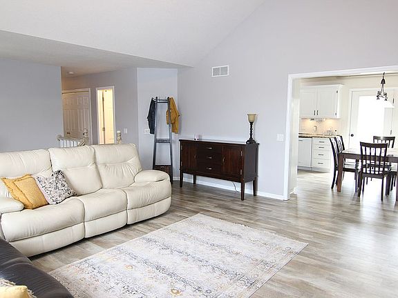 5th image of 5815 Meadow Heights Dr
