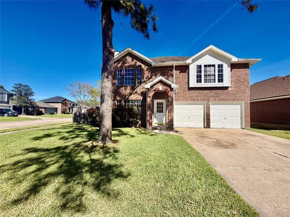 16907 Dusty Mill Dr W, Sugar Land, TX 77498