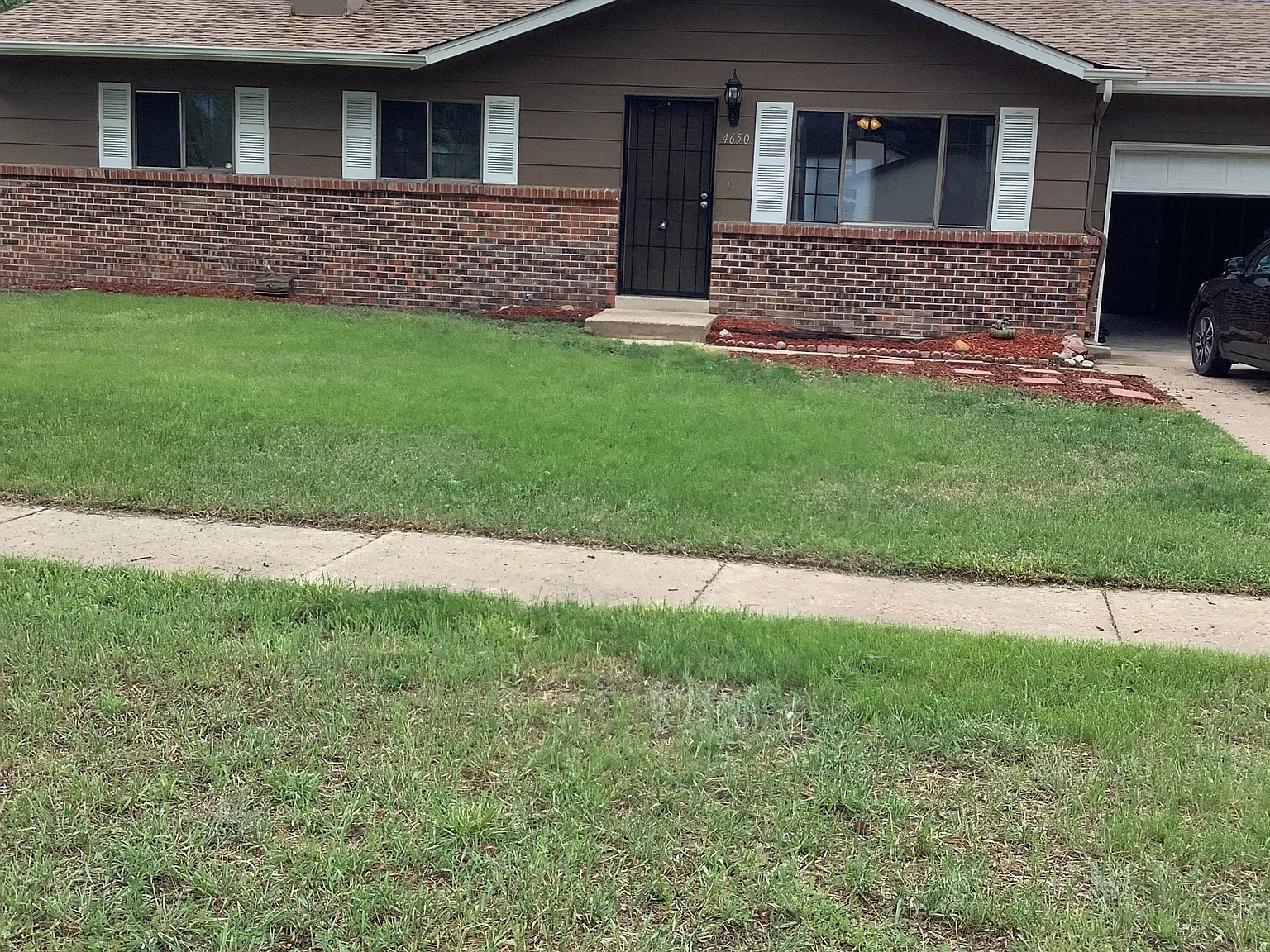 5 bed, 2200 sqft, $2,600 — Photo 1