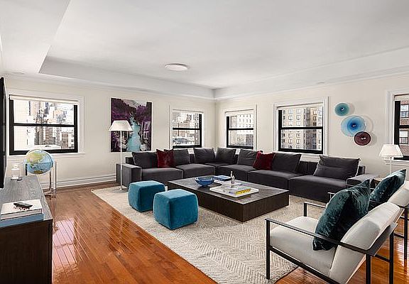 3rd image of 26 E 81st St #N