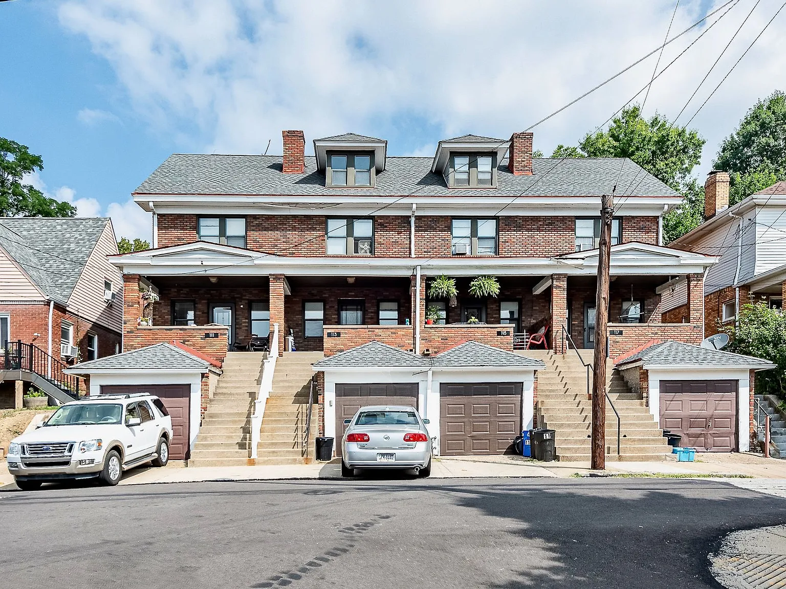 Duplex Two Bedroom Apartment for Rent * Brentwood Beauty * Pet Friendly * Available Now * Spaciou... — Photo 1