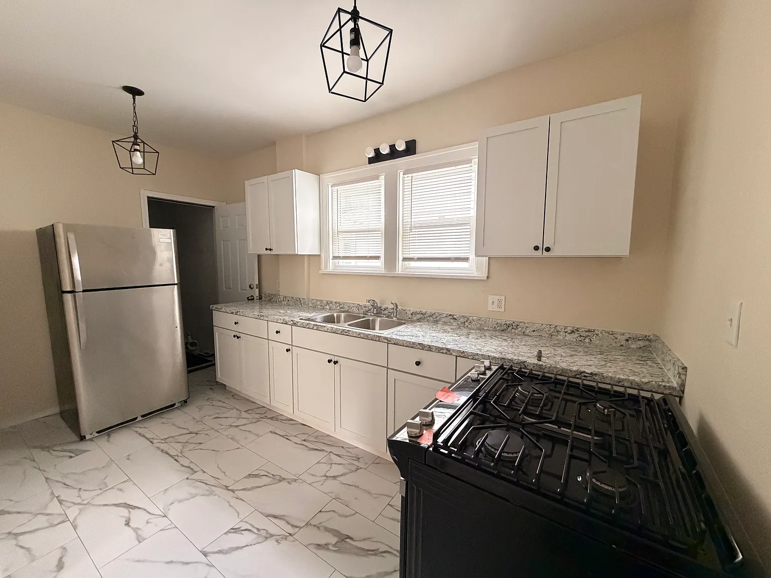 2 bed, 858 sqft, $1,100 — Photo 4